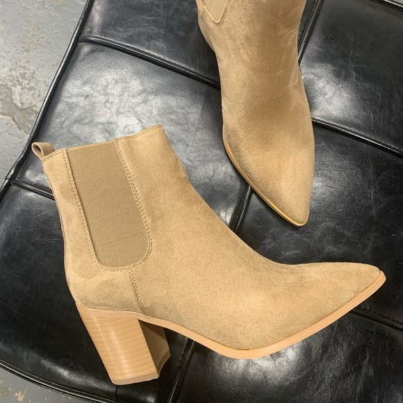 Women’s Pointed Toe Chelsea Ankle High Heel Block Boot in Beige Faux Suede - Picture 5 of 14